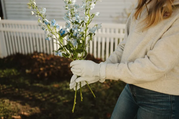 DRIFTWOOD GLOVE WITH FLOWERS