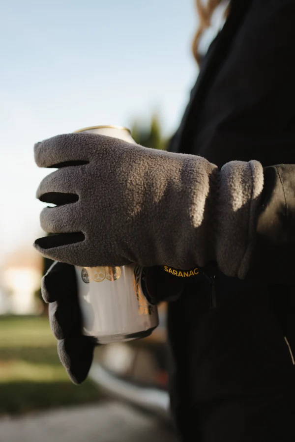 NORTHWOODS GLOVE HOLDING CUP FROM THE SIDE
