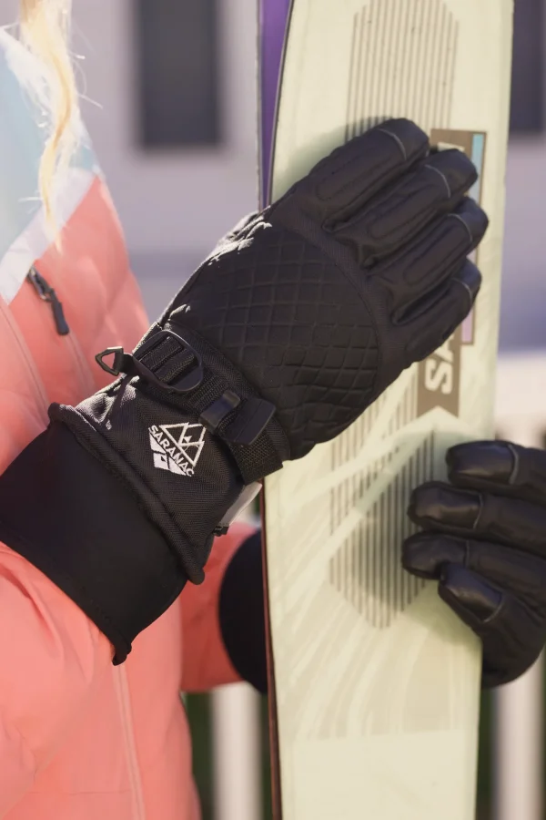 GREAT NORTHERNER HOLDING SNOWBOARD